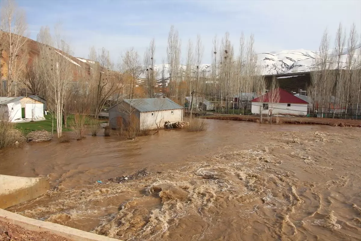 Eriyen Kar, Köyde Su Baskınına Neden Oldu