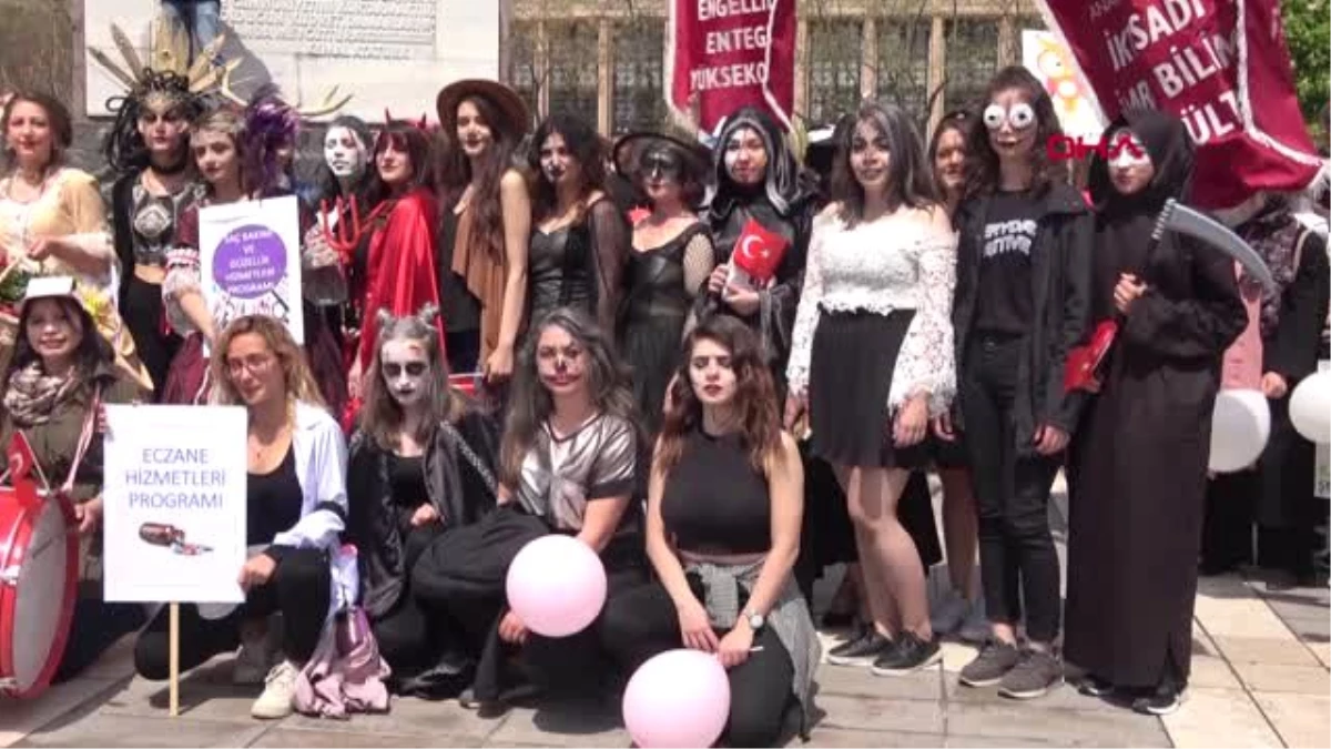 Eskişehir Anadolu Üniversitesi\'nden Renkli Bahar Yürüyüşü