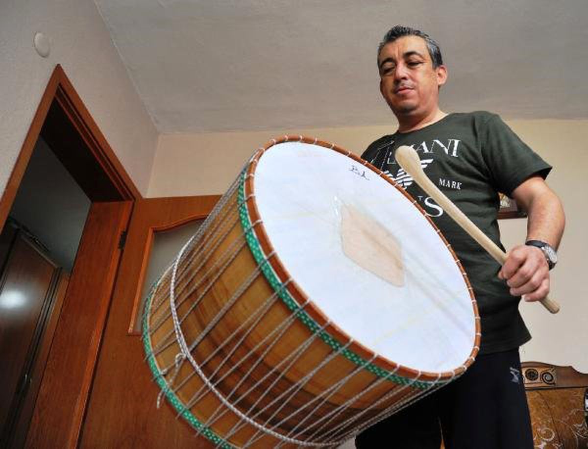 Evinde Yaptığı Davulları Yurt Dışına Satıyor