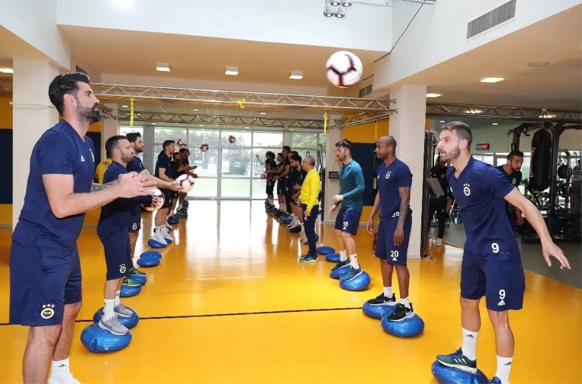 Fenerbahçe Yağmur Altında Çalıştı