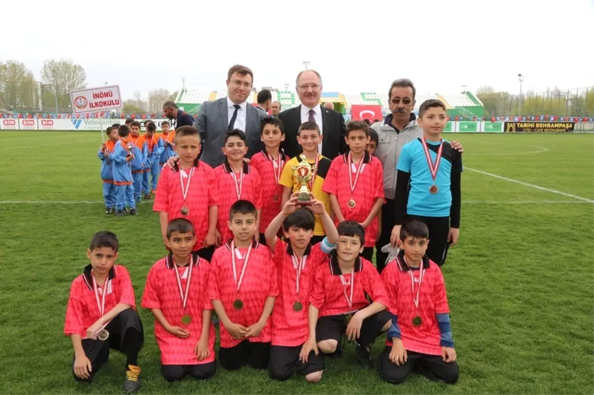 İlkokullar Arası Futbol Şampiyonasının Kazananı Belli Oldu