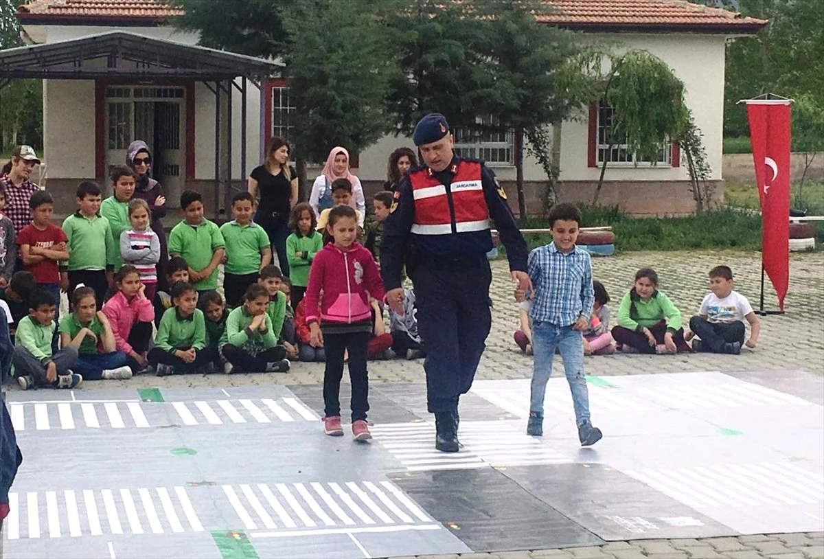 Jandarmadan Öğrencilere Trafik Eğitimi