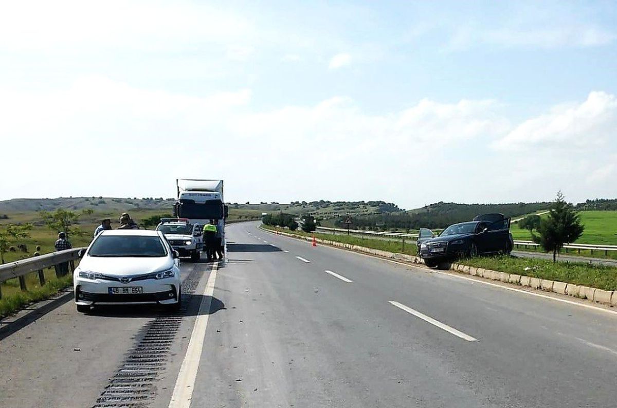 Kahramanmaraş\'ta Trafik Kazası: 2 Ölü, 1 Yaralı