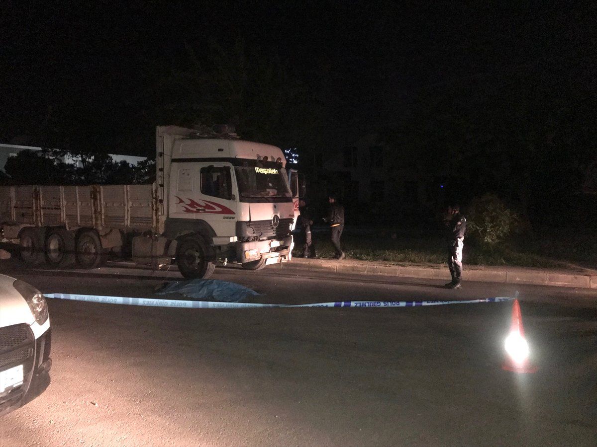 Kamyonun Üstünden Düşen Kişi Öldü