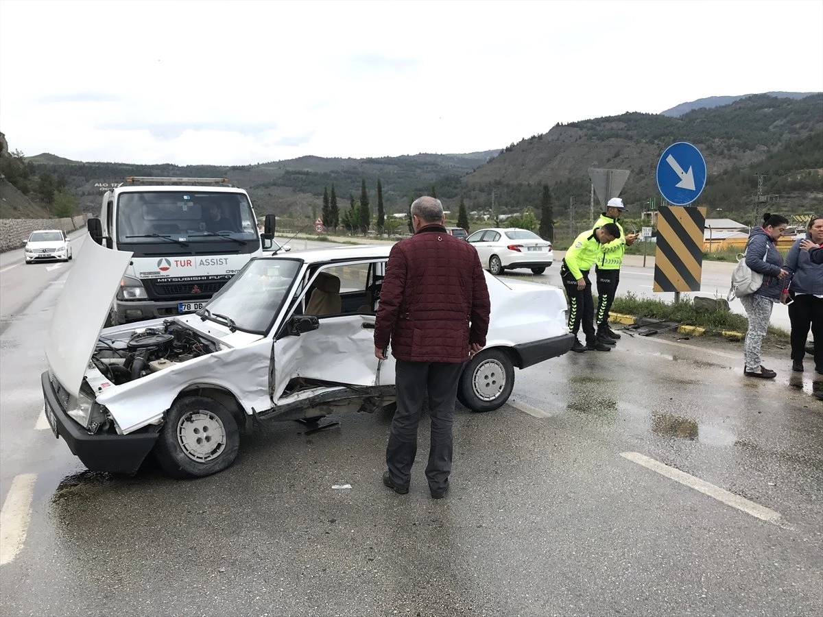 Karabük\'te Trafik Kazaları: 9 Yaralı