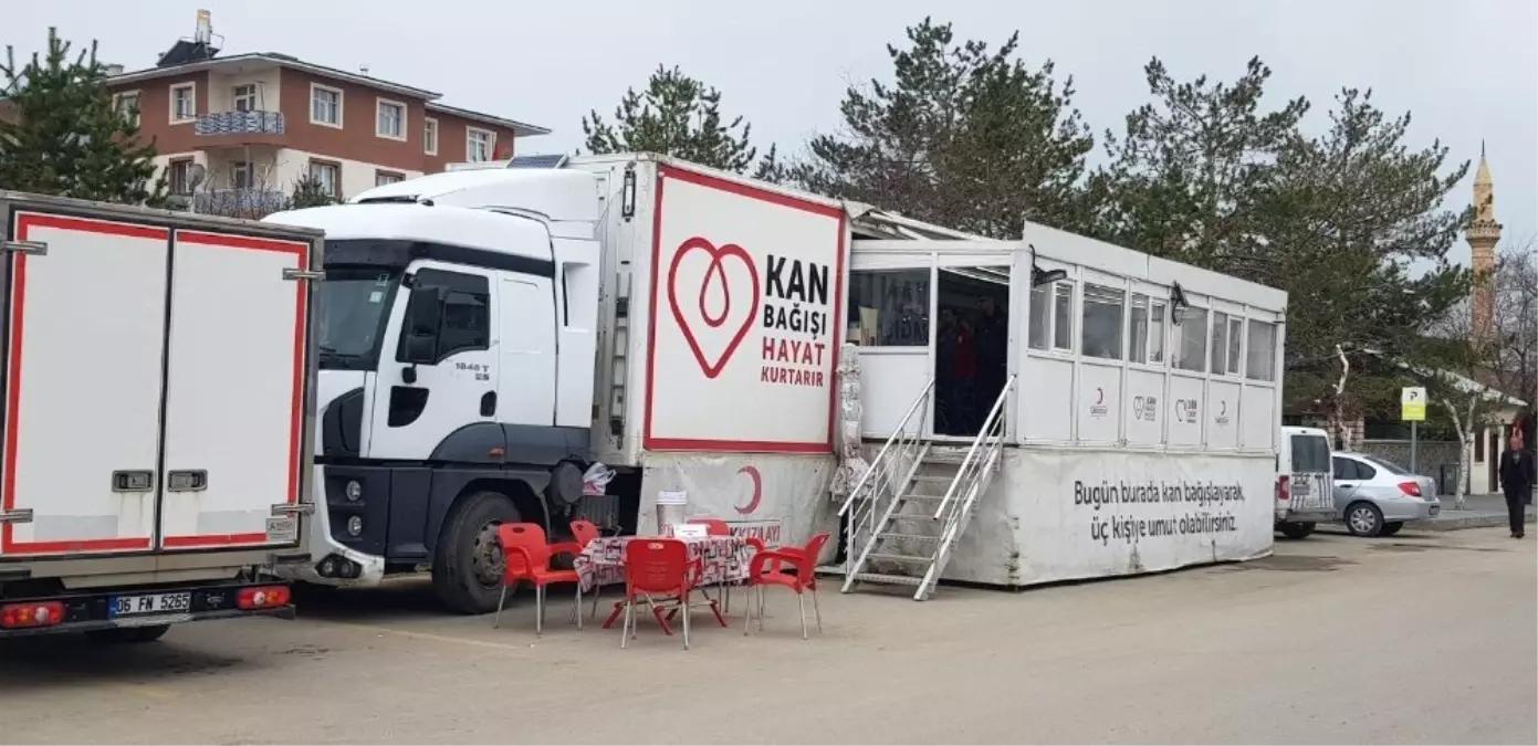 Kızılay Mobil Kan Toplama Aracı Aşkale\'de Kan Topladı