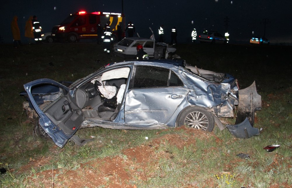 Konya\'da Zincirleme Trafik Kazası: 2 Ölü, 2 Yaralı