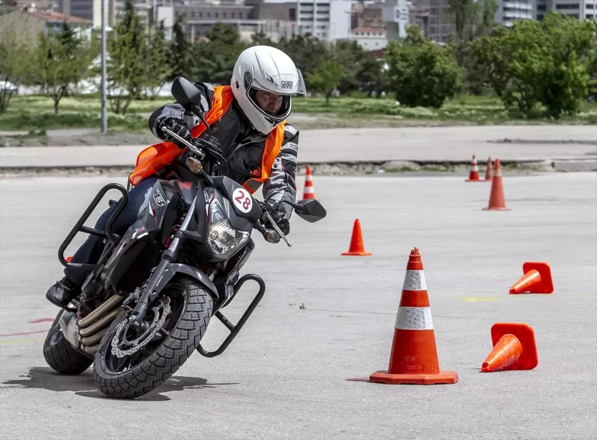 Motosiklet Eğitmen Adaylarına İleri Sürüş Teknikleri