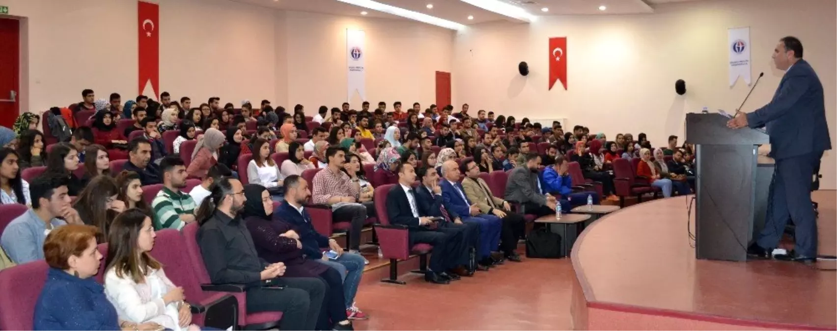 Oğuzeli\'nde Üniversite Öğrencilerine Dgs ile Hukuk Fakültesine Geçiş Anlatıldı