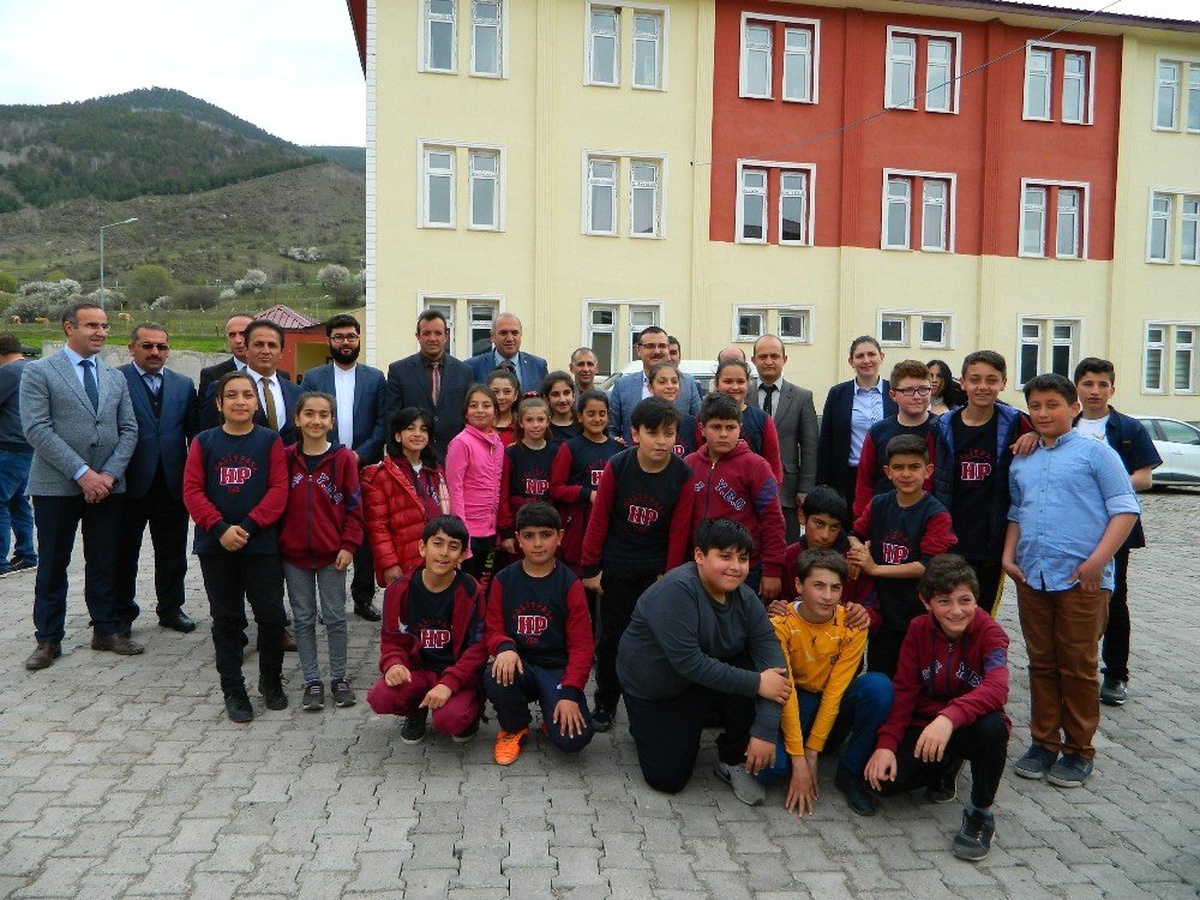 Posof\'ta \'Görsel Sanatlar\' Sergisi Açıldı