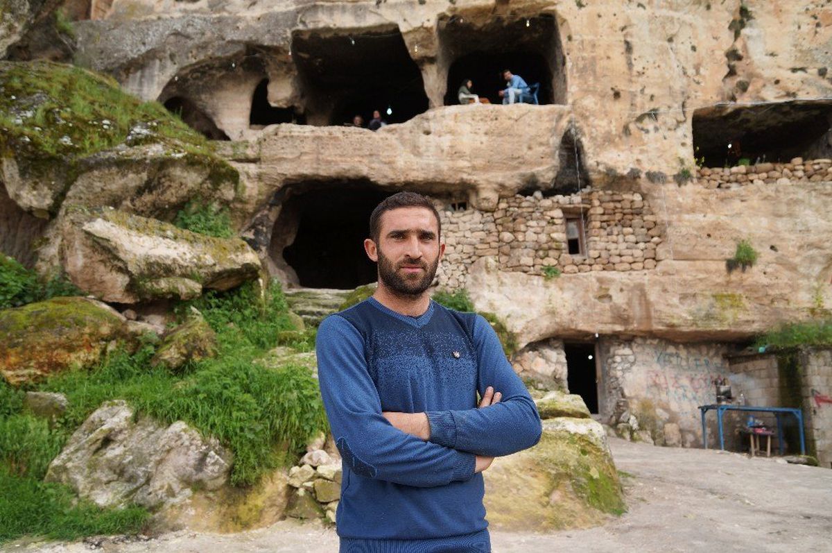 Tarihi İlçedeki Mağarayı Kafeye Dönüştürdü