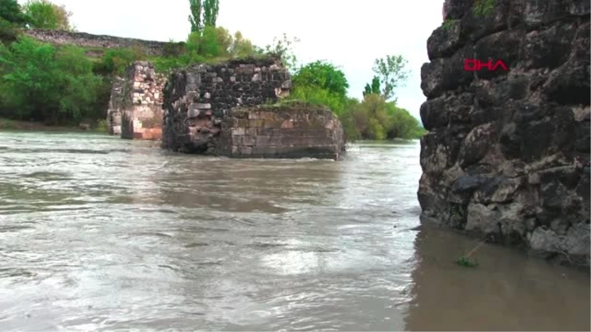 Tokat Tarihi Boğazkesen Köprüsü Restore Edilmeyi Bekliyor