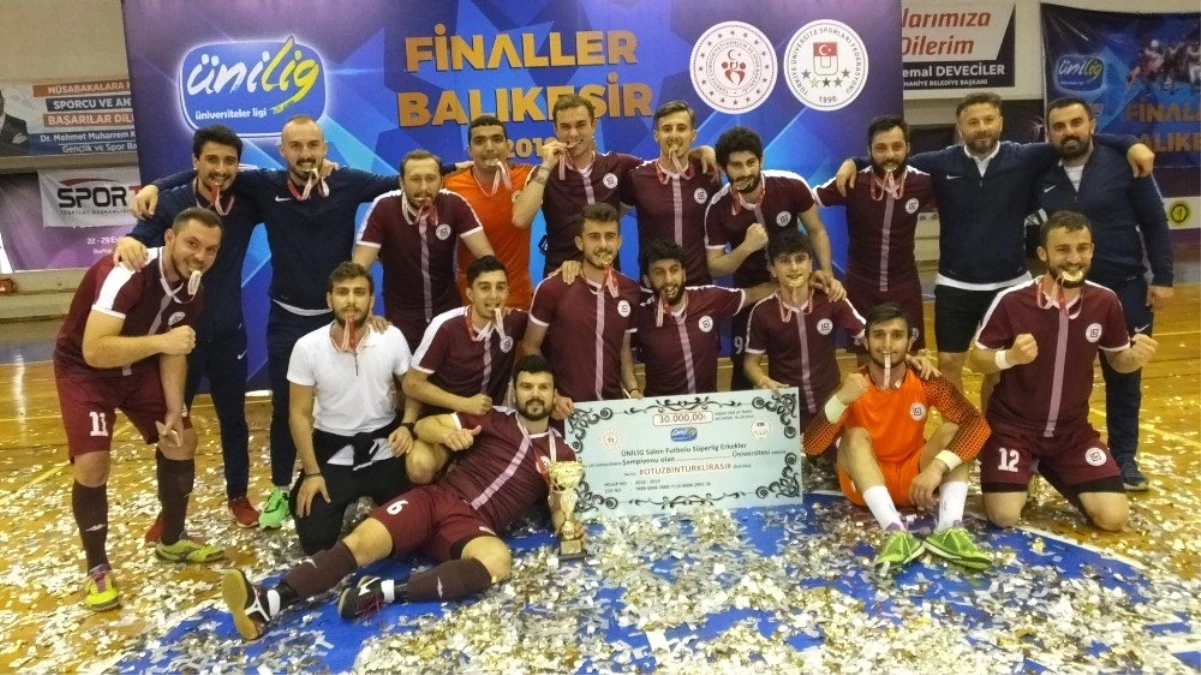 Ünilig Futsal Turnuvası\'nda Şampiyonlar Belli Oldu