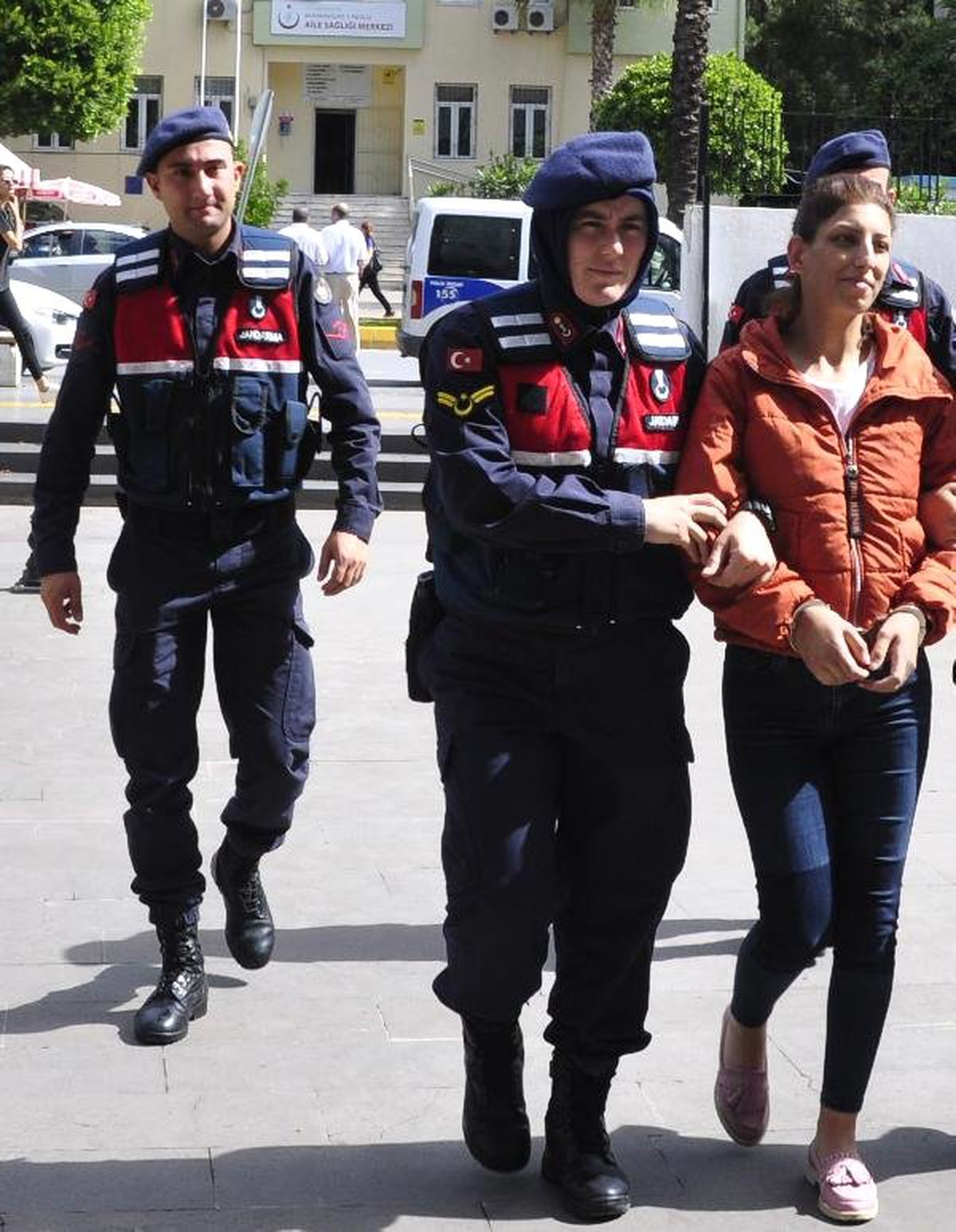 Uyuşturucudan Tutuklanan Kadın, 2 Çocuğuyla Cezaevine Girdi