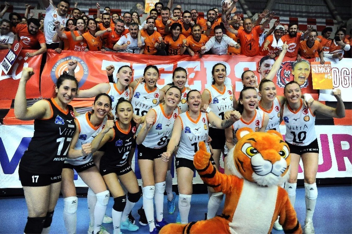 Vestel Venus Sultanlar Ligi: Eczacıbaşı: 3 - Vakıfbank: 2