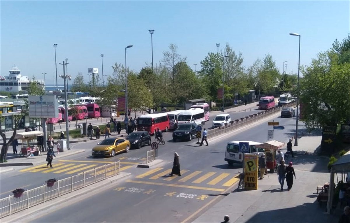 Yalova\'da Okul ve Yaya Geçitlerine "Önce Yaya" İşareti