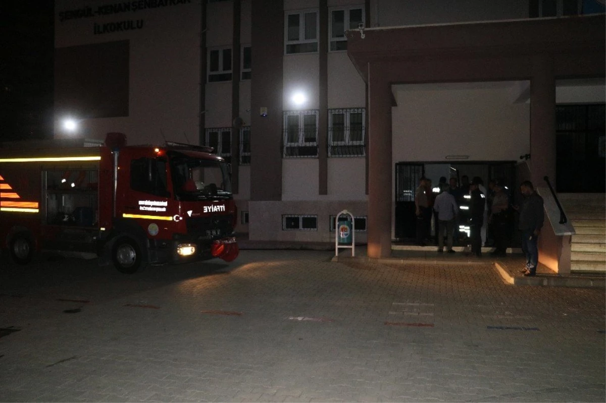 Adana\'da İlkokulda Korkutan Yangın