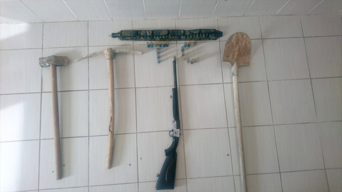 Adıyaman\'da Kaçak Kazı Yapan İki Kişi Suçüstü Yakalandı