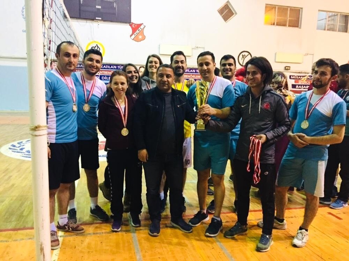 Ağrı\'da Öğretmenler Arası Voleybol Turnuvası