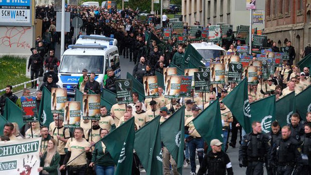 Almanya\'da 12 Bin 700 Şiddete Hazır Neonazi Var
