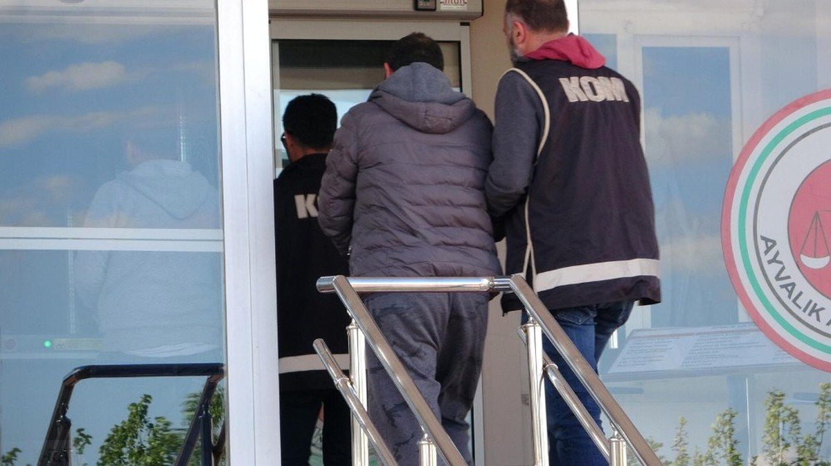 Ayvalık\'ta 3 Göçmen Kaçakçısı Tutuklandı