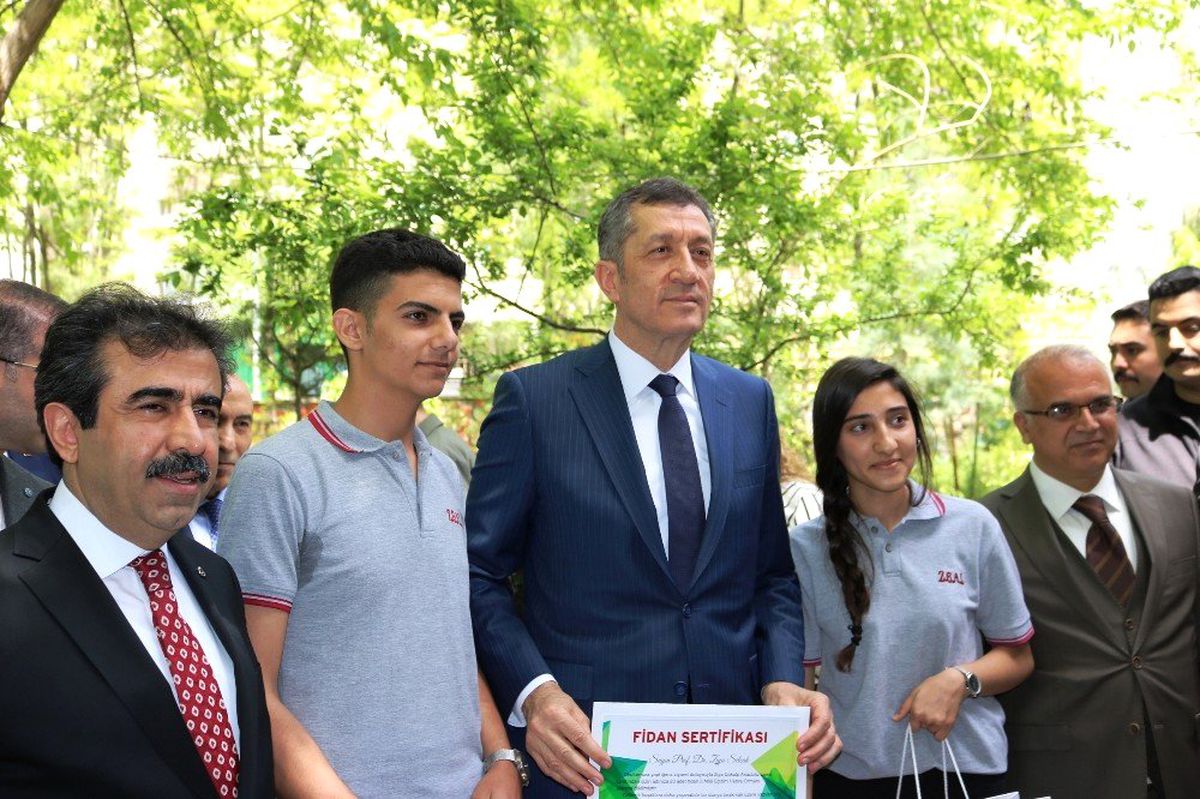 Bakan Selçuk\'tan Okullara Ziyaret
