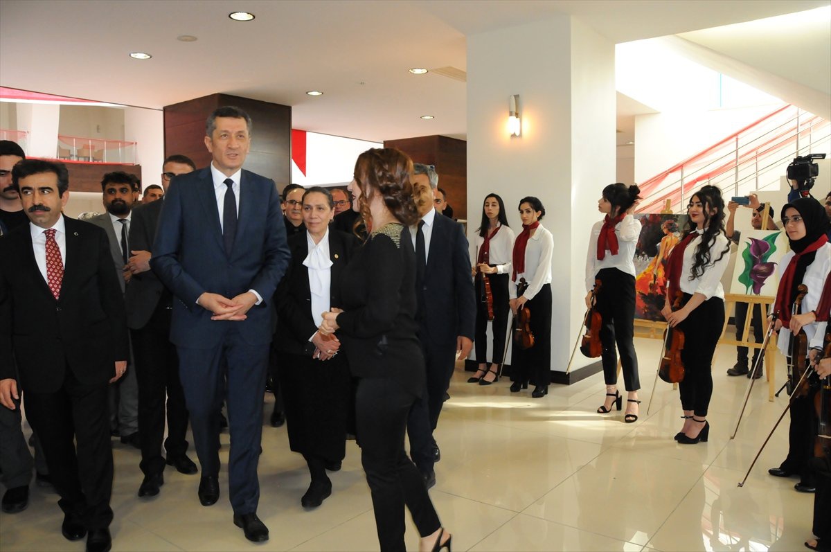 Bakan Ziya Selçuk Diyarbakırlı Öğrencilerle Buluştu