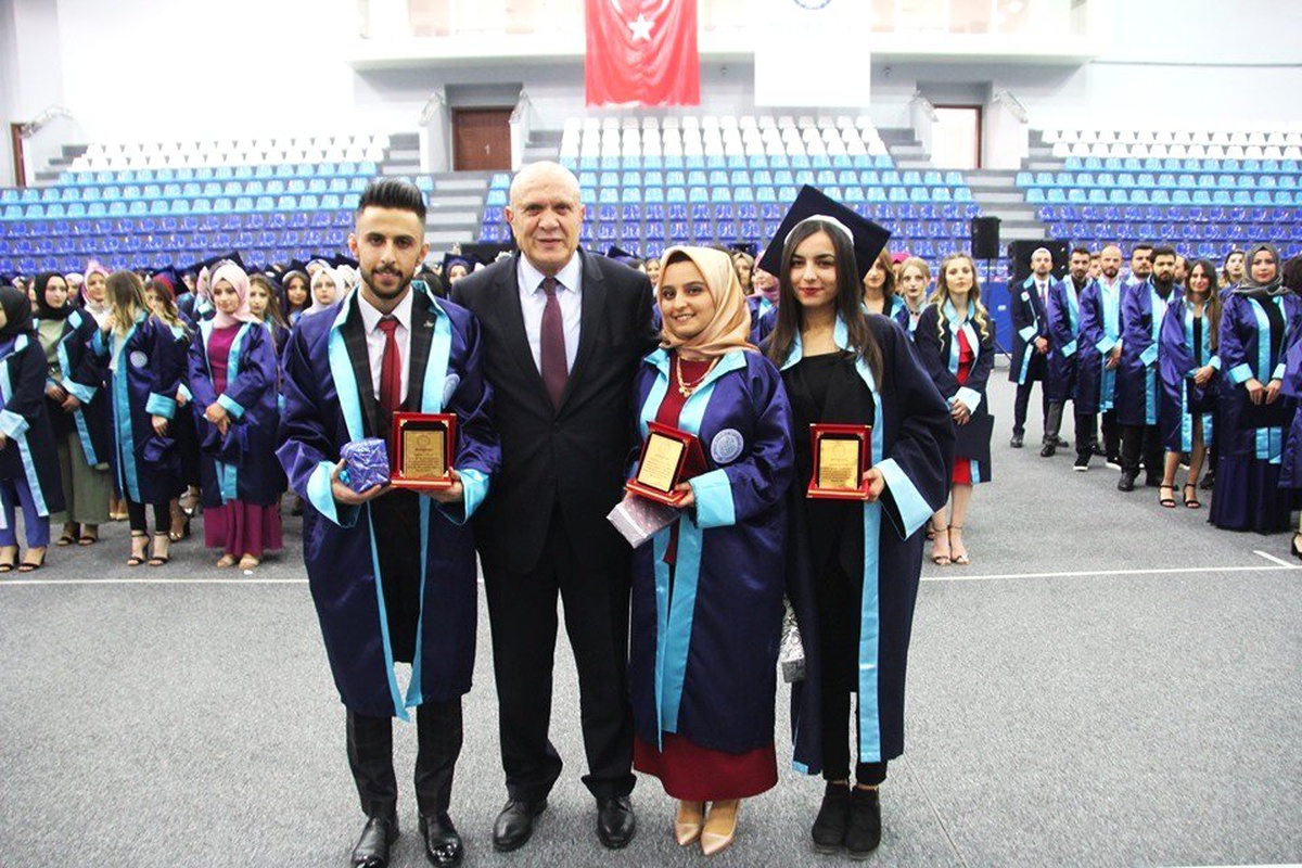 Başkan Pekmezci Mezuniyet Heyecanına Ortak Oldu