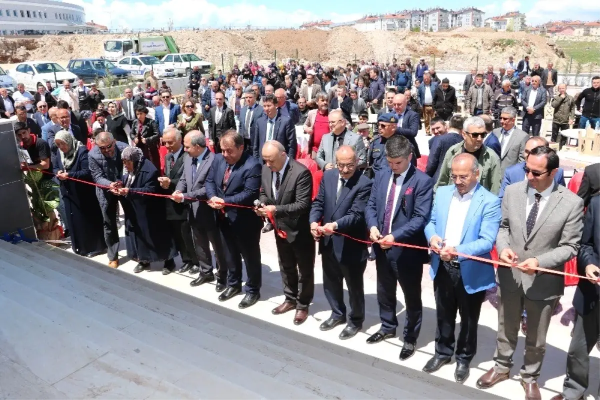 Beyşehir'de Hayırsever Ailenin Yaptırdığı Cami Dualarla İbadete Açıldı