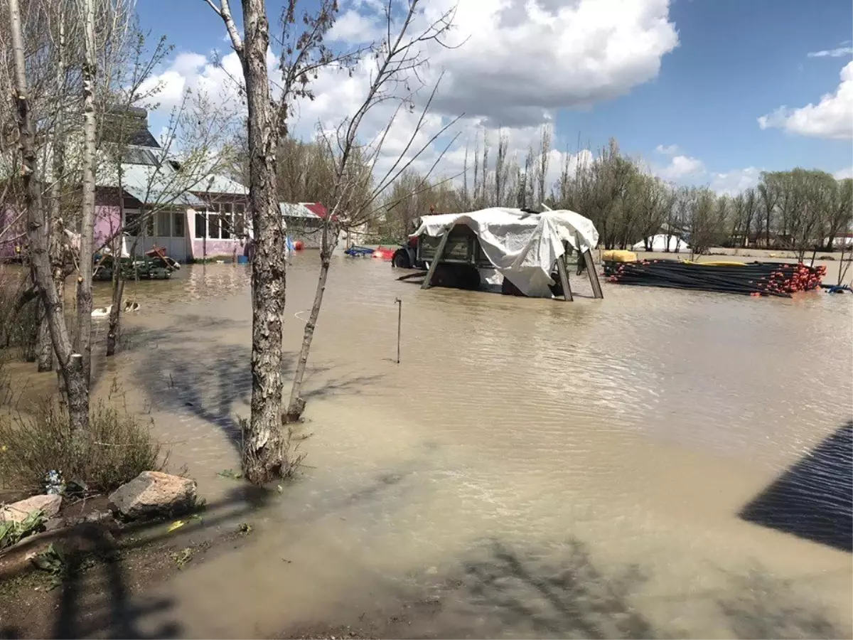 Bulanık Yoncalı Beldesinde Su Baskınları