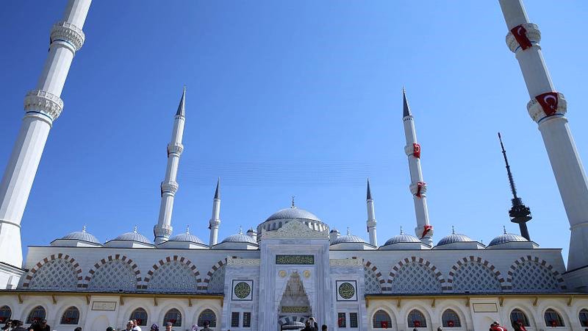 Büyük Çamlıca: Türkiye\'nin En Büyük Camisi Erdoğan\'ın Katılımıyla Açıldı