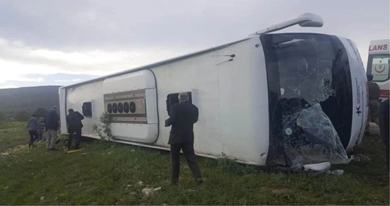 Cenazeden Dönen İnsanları Taşıyan Yolcu Otobüsü Kaza Yaptı! Ölü ve Yaralılar Var
