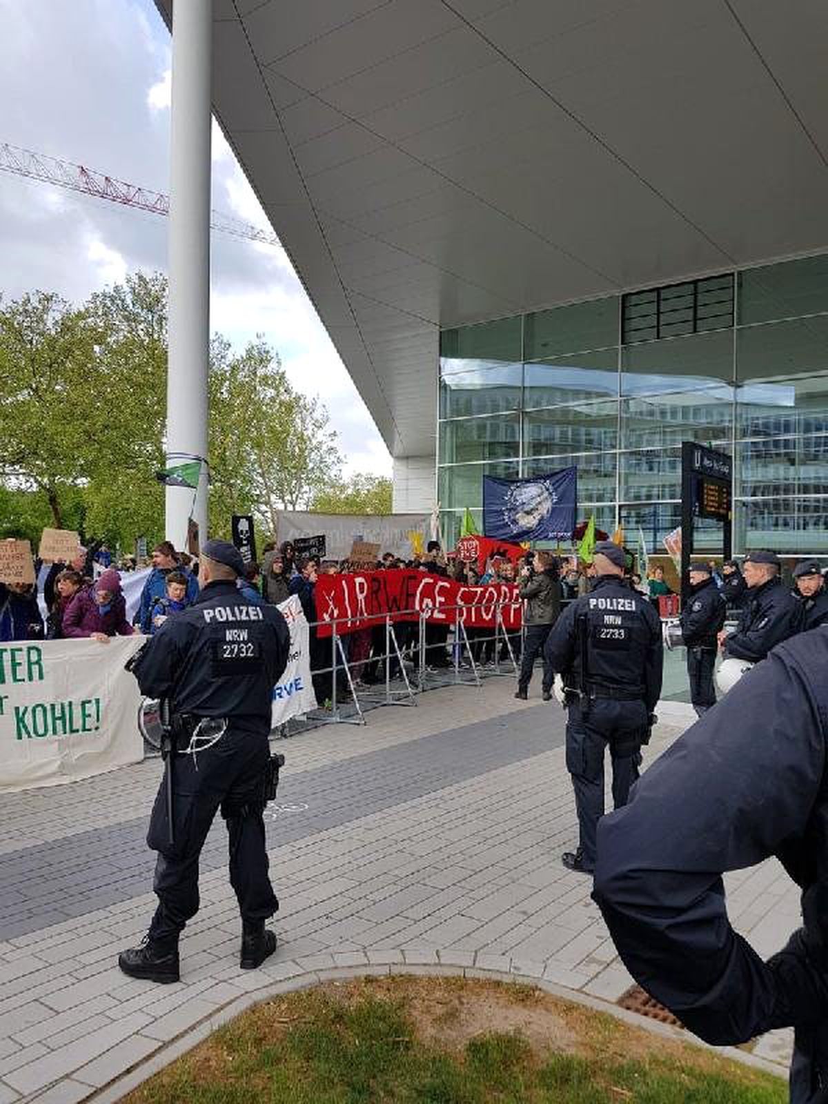 Çevreciler, Alman Enerji Devlerinden Rwe\'yi Protesto Etti