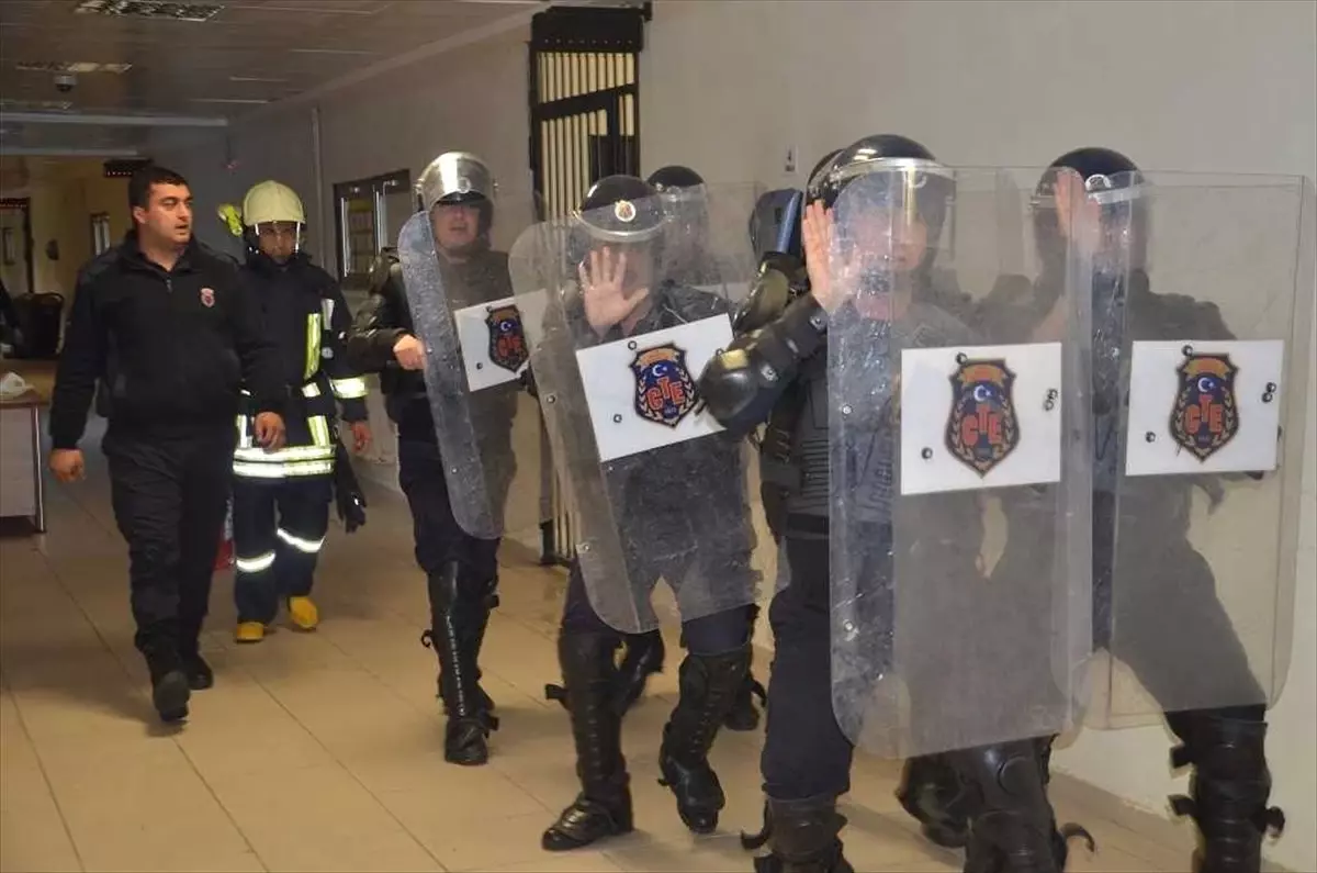 Cezaevinde "İsyan ve Yangın" Tatbikatı