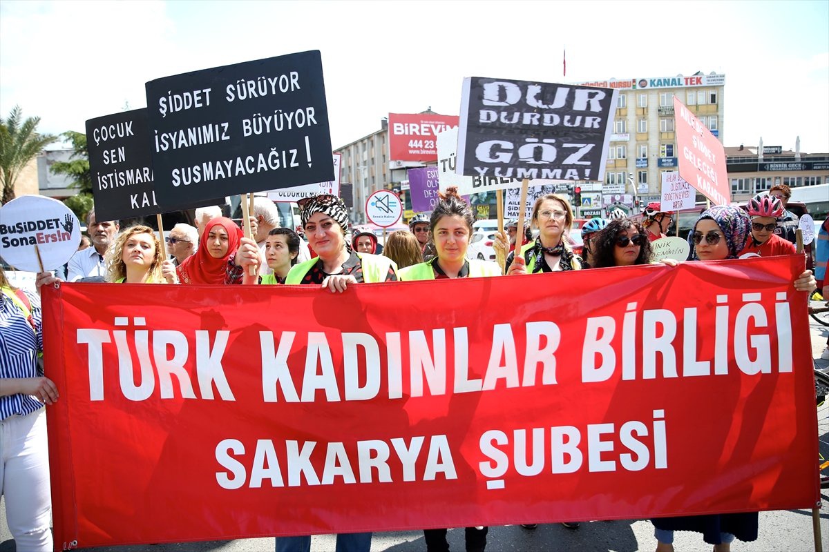 Çocuk İstismarı ve Kadına Şiddete "Dur" Demek İçin Yürüdüler