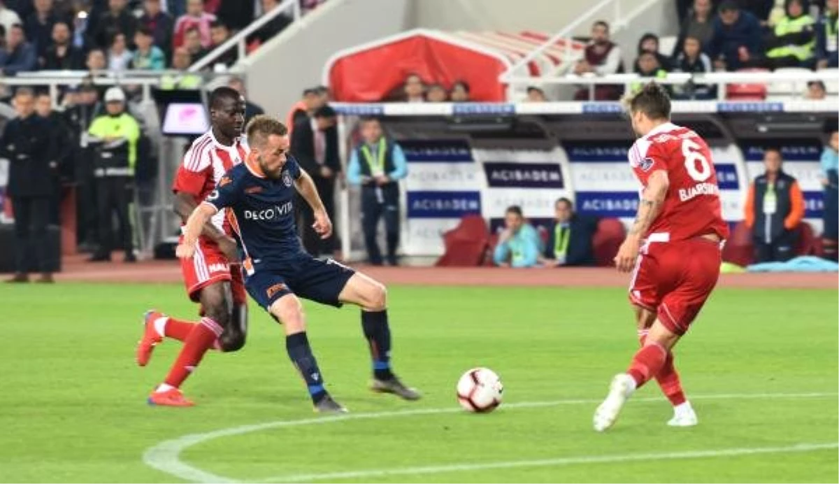 Demir Grup Sivasspor - Medipol Başakşehir: 0-0