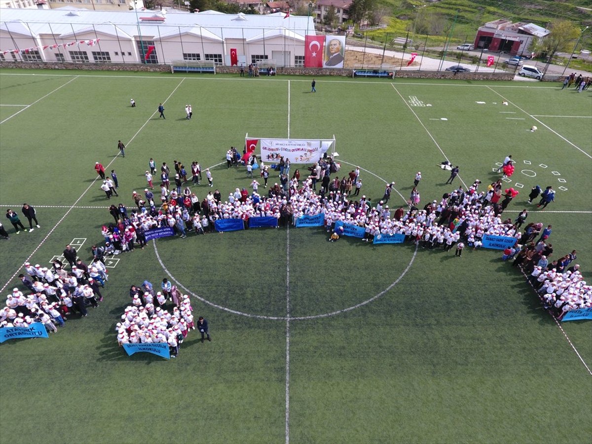 Divriği\'de Geleneksel Çocuk Oyunları Şenliği Düzenlendi