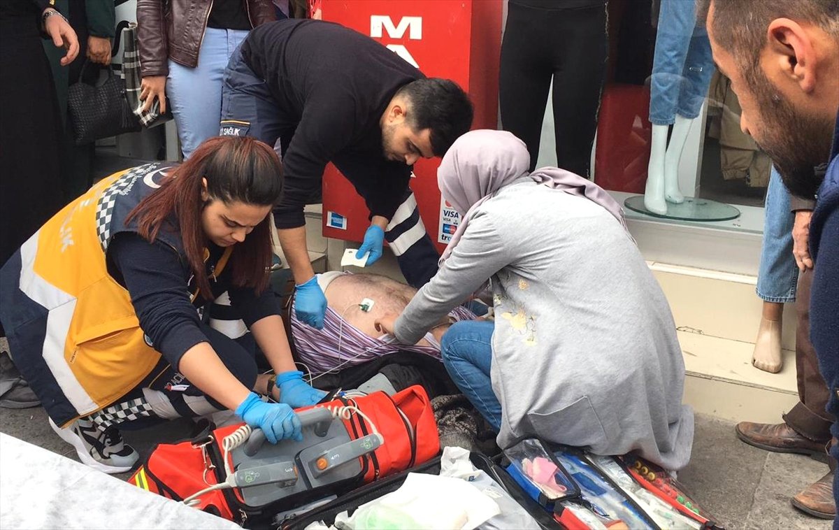 Durakta Kalp Krizi Geçiren Kişi Hastaneye Kaldırıldı
