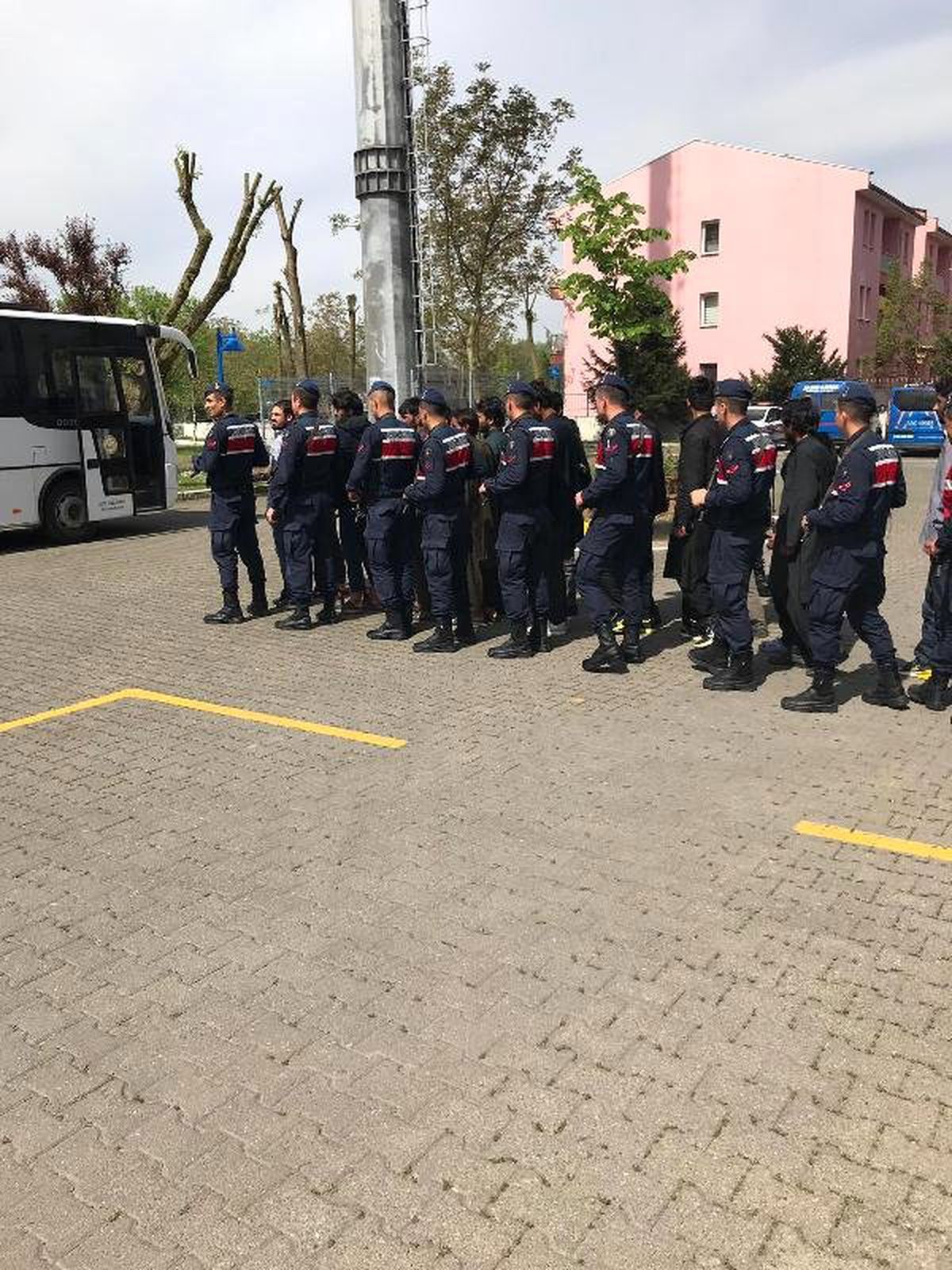 Düzce\'de Hurdacılarda Çalışan 35 Afgan Yakalandı