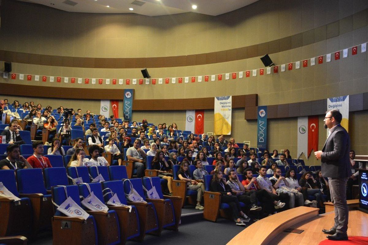 Düzce Üniversitesi\'nde Yaşam ve Kariyer Panayırı Düzenlendi