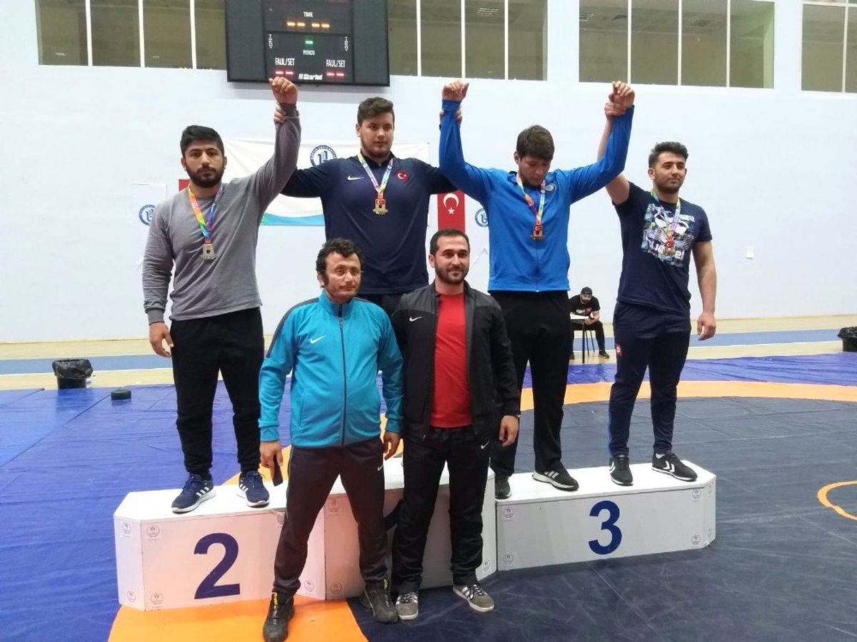Düzce Üniversitesi Öğrencilerinden Güreş Şampiyonasında İkincilik Başarısı