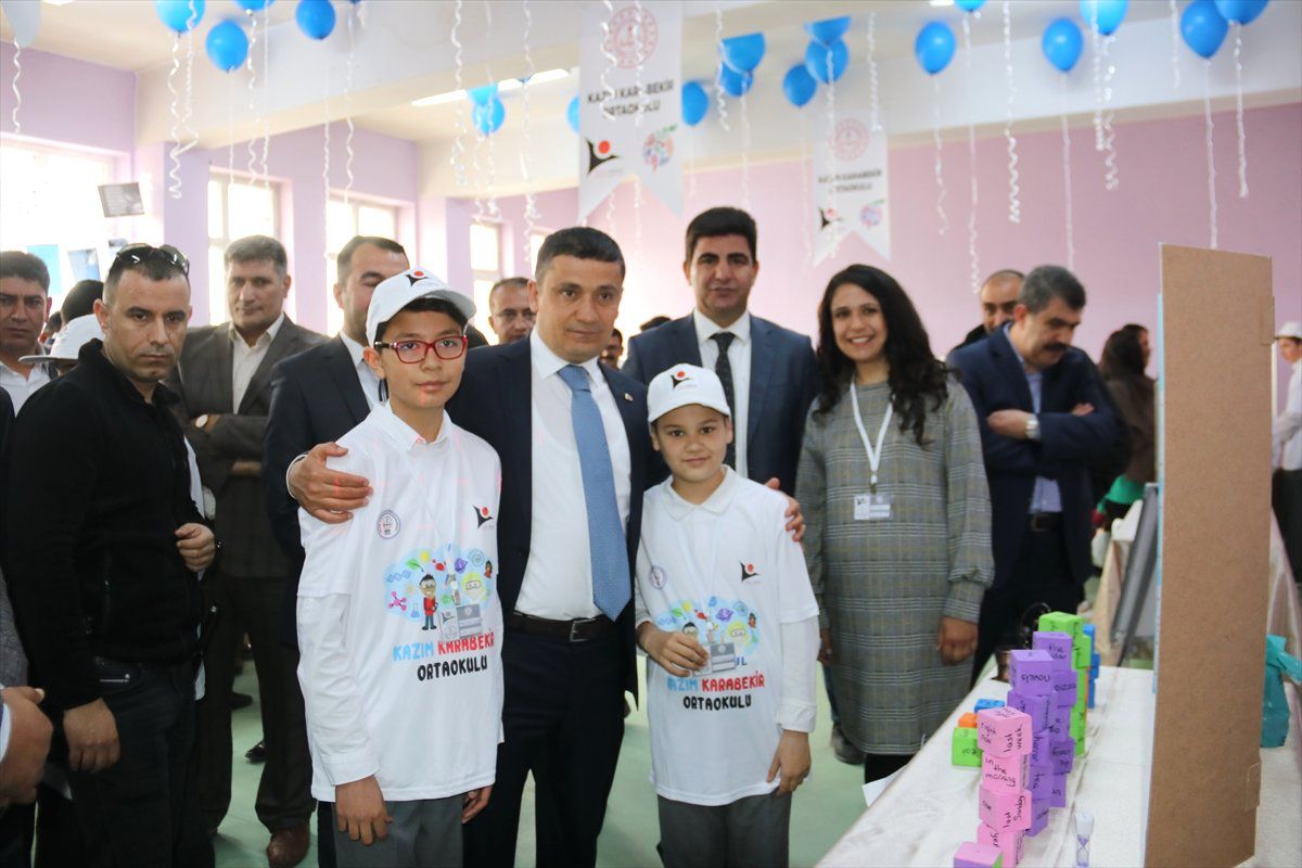 Erciş\'te Hayırsever İş Adamından Eğitime Destek