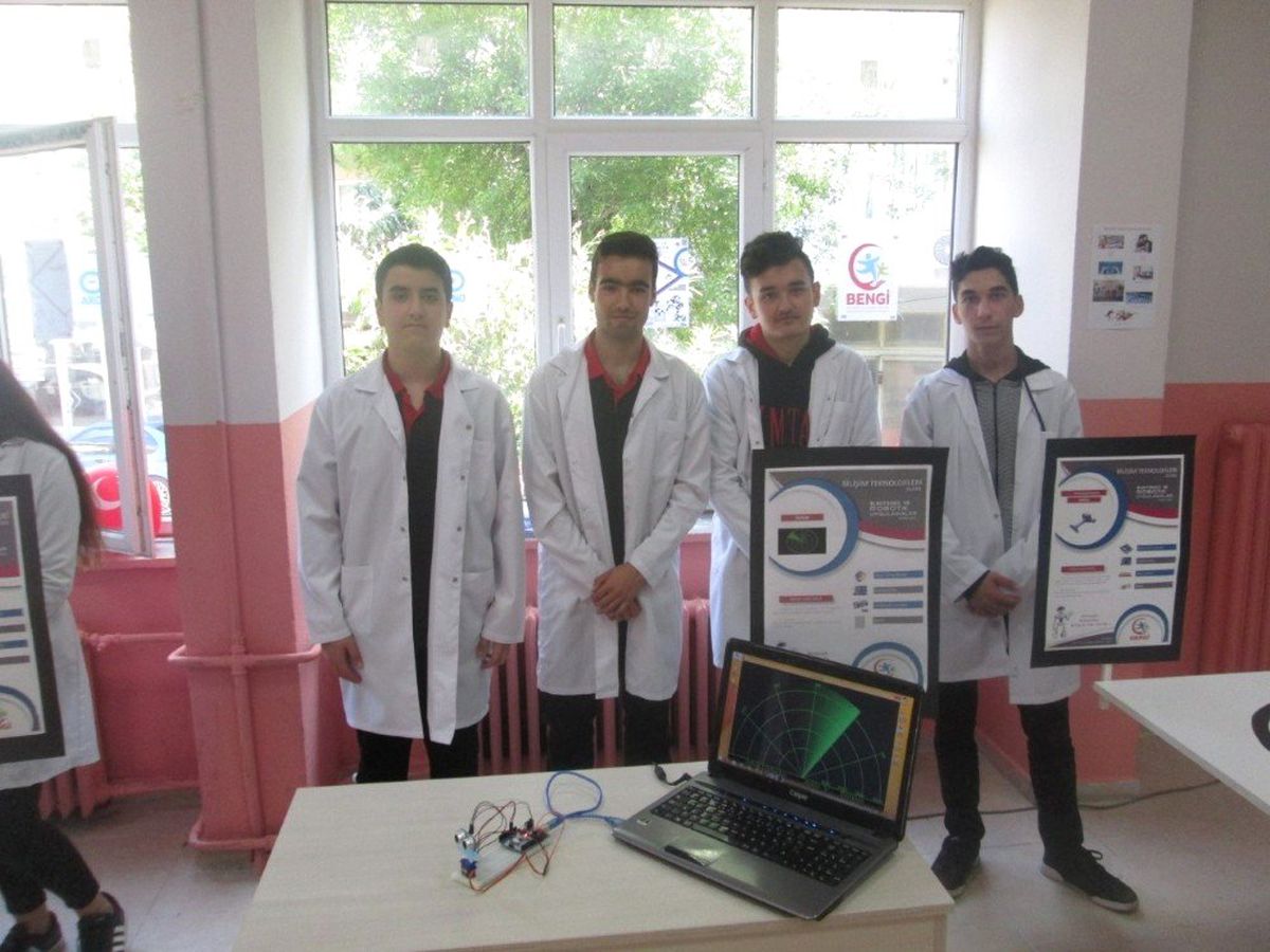 Erdek Lisesi\'nde Sergi Açıldı