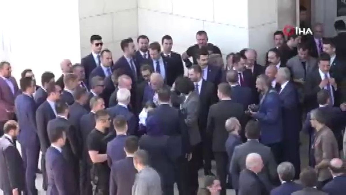 Erdoğan Çamlıca Cami\'nde Binlerle Saf Tuttu