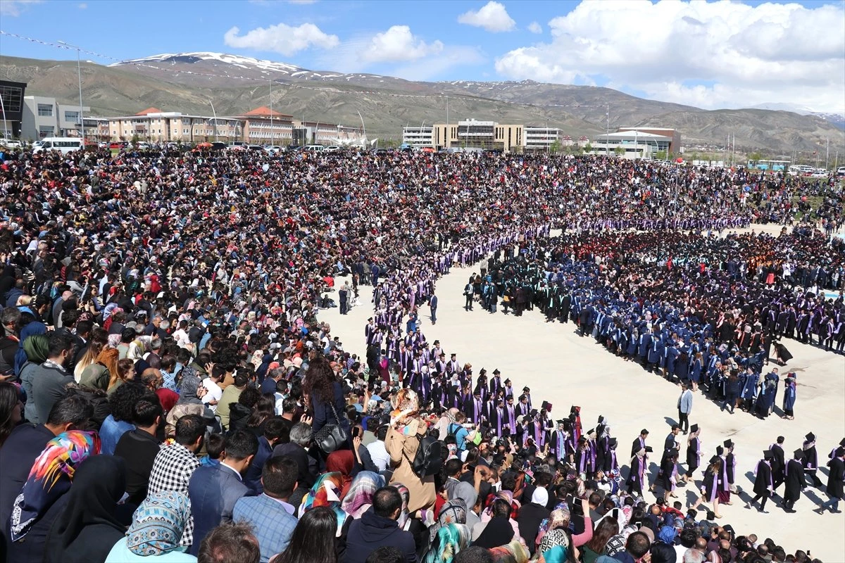 Erzincan Ebyü\'de Mezuniyet Töreni