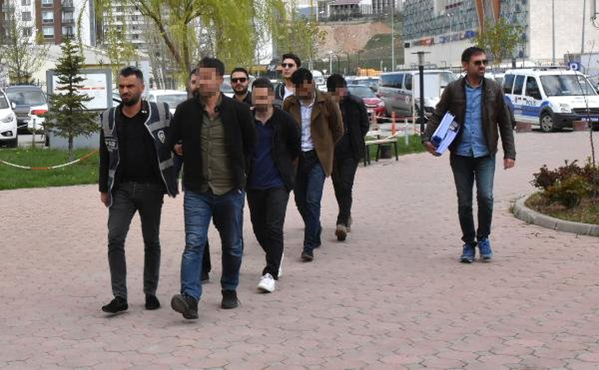 Fetö\'nün Hücre Evlerine Operasyon: 5 Gözaltı
