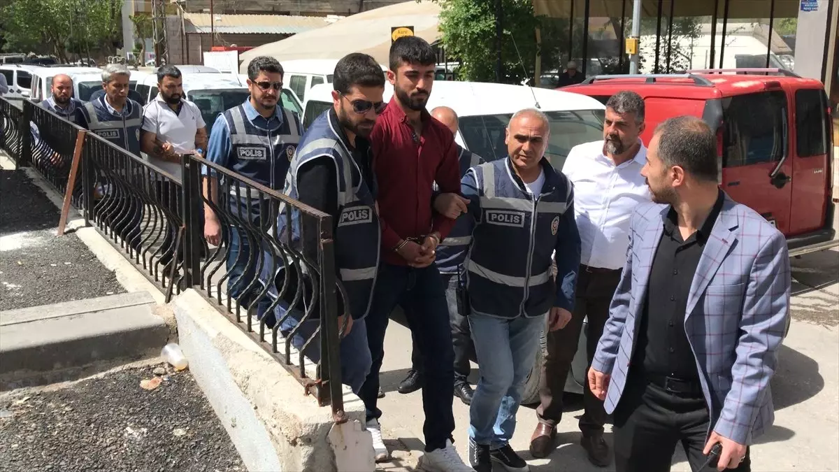 Gaziantep\'te Polisin Silahla Yaralanması