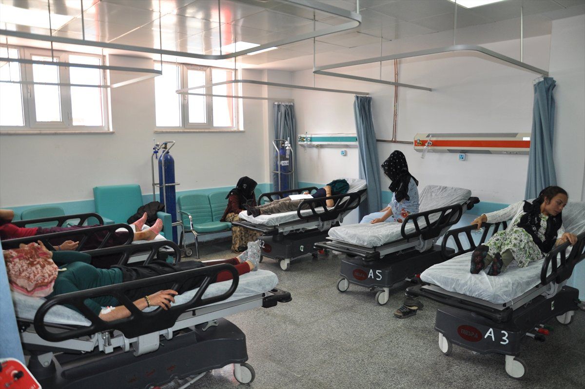 Gaziantep\'te Tarım İşçilerini Taşıyan Kamyonet Devrildi: 22 Yaralı