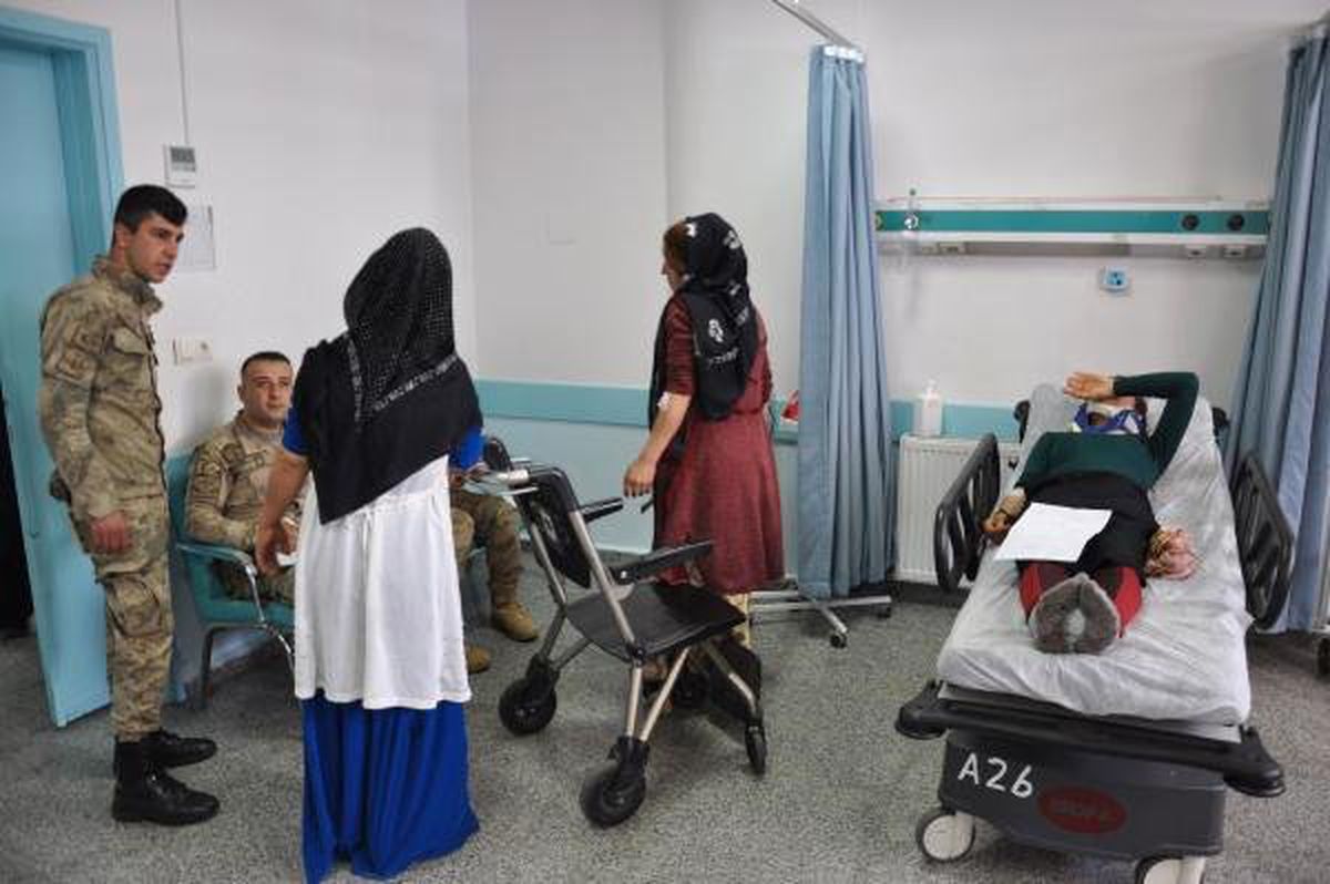 Gaziantep\'te Tarım İşçilerini Taşıyan Kamyonet Devrildi: 22 Yaralı