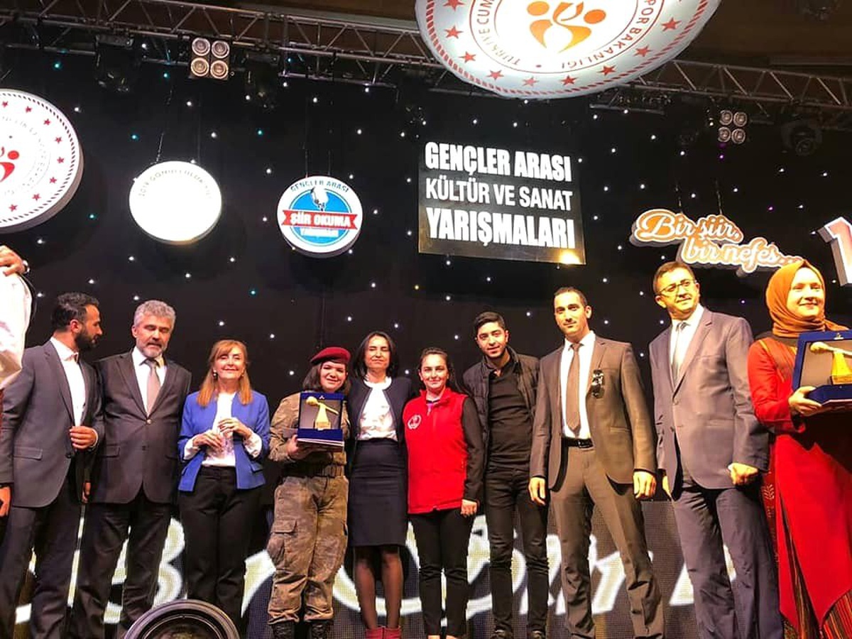 Gençler Arası Şiir Okuma\' Yarışmasında Türkiye Birincisi Ağrı\'dan